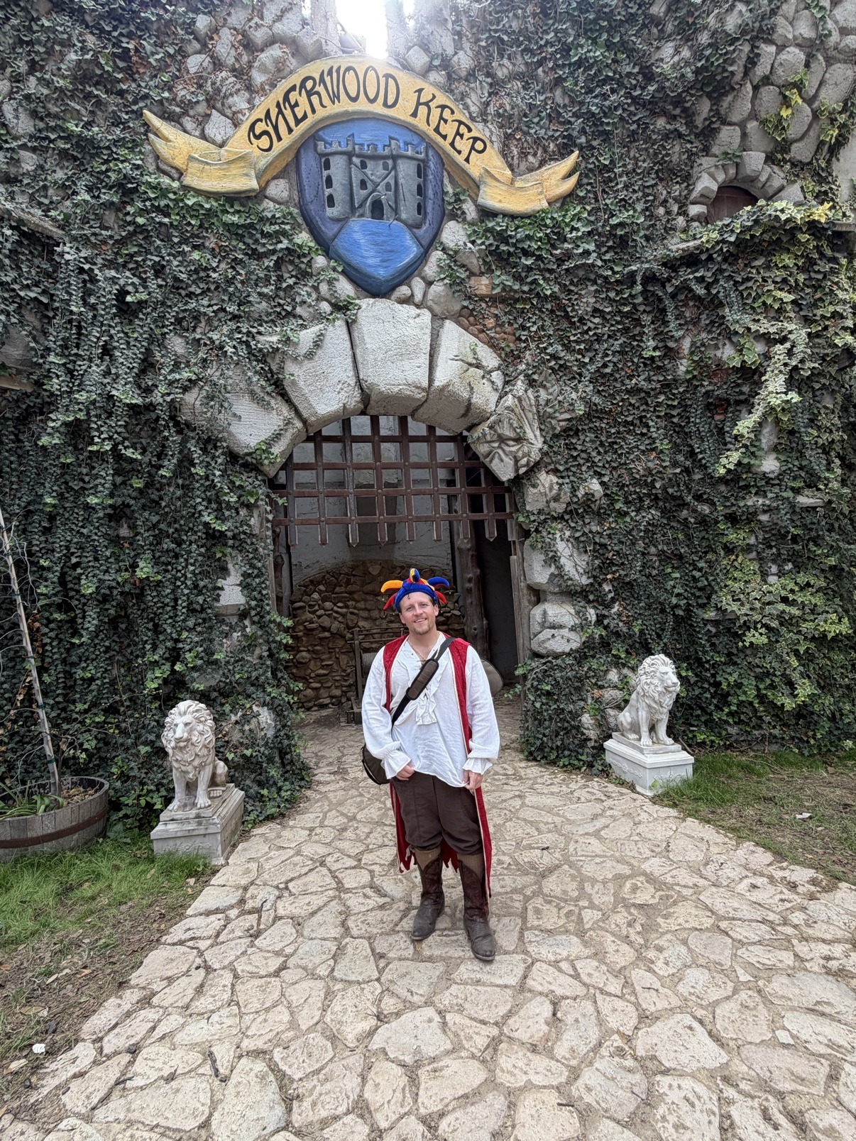 Fiddle in costume at the entrance to Sherwood Keep